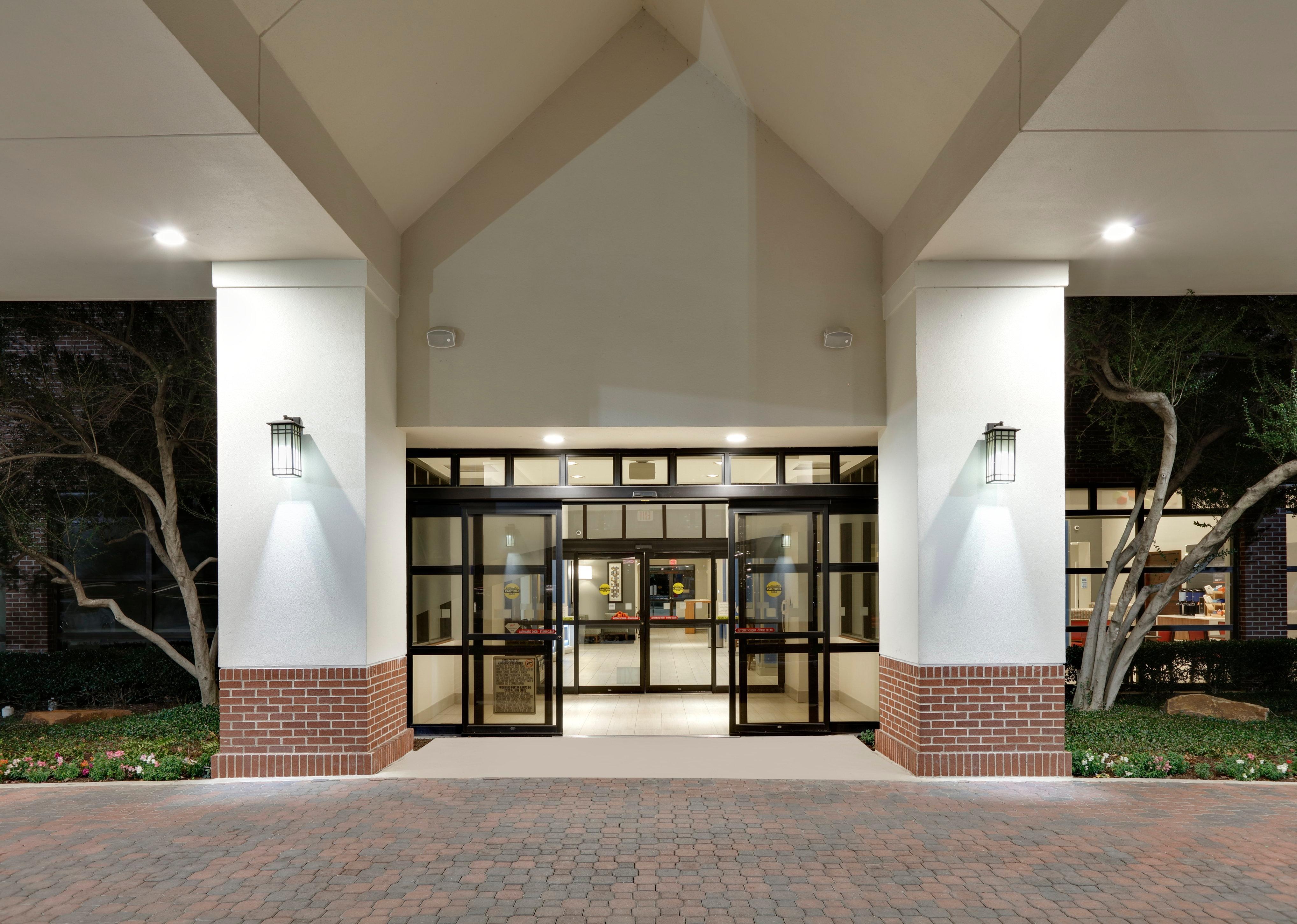 Holiday Inn Express & Suites Irving Conv Ctr - Las Colinas By Ihg Exterior foto